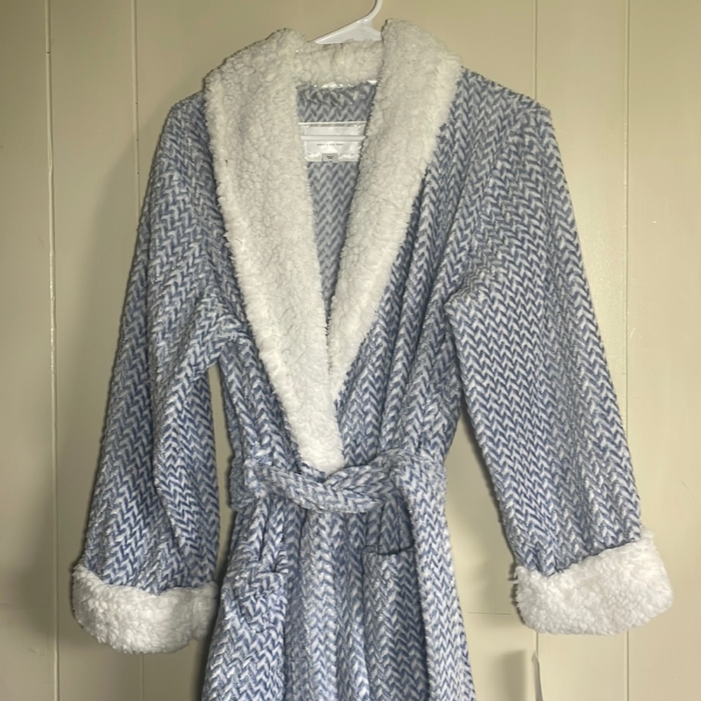 Midnight by Carole Hochman Blue & White Plush Robe